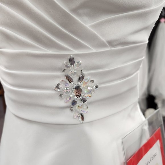 Alfred Angelo 7166 Size 6 Ivory Bridal Gown/Wedding Dress - Picture 3 of 5